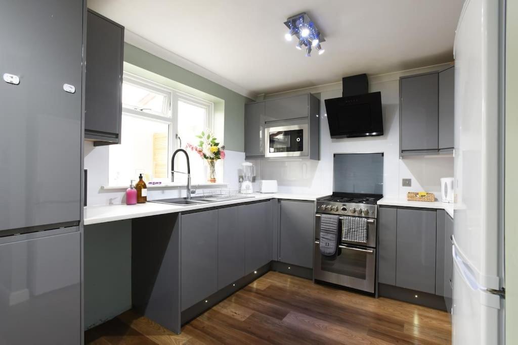 Апартаменты Spacious 4-bed Family House