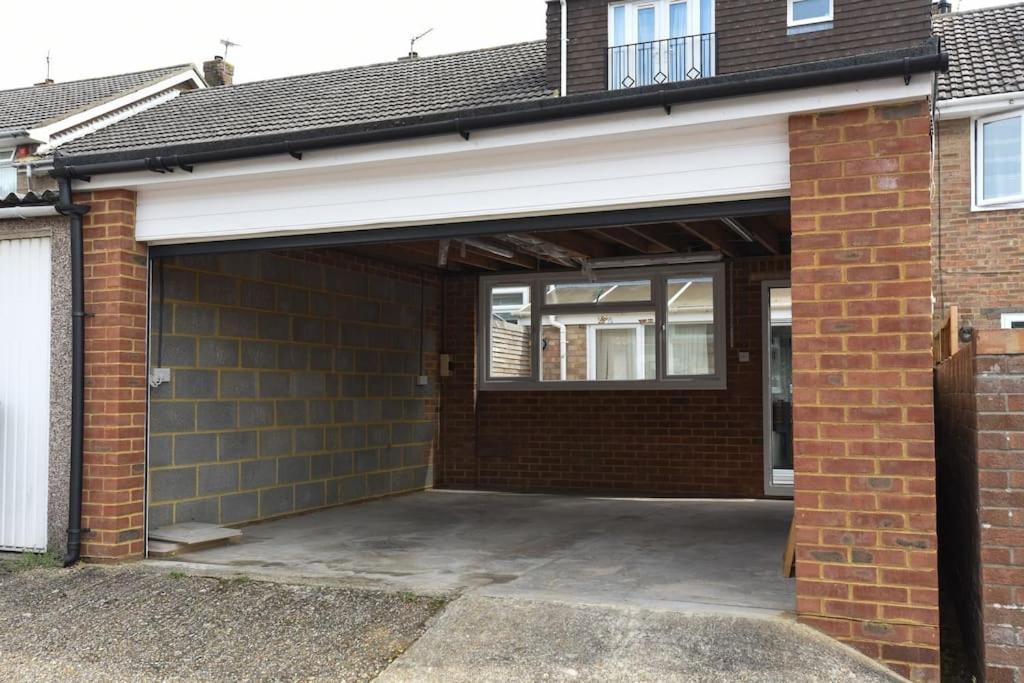 Spacious 4-bed Family House