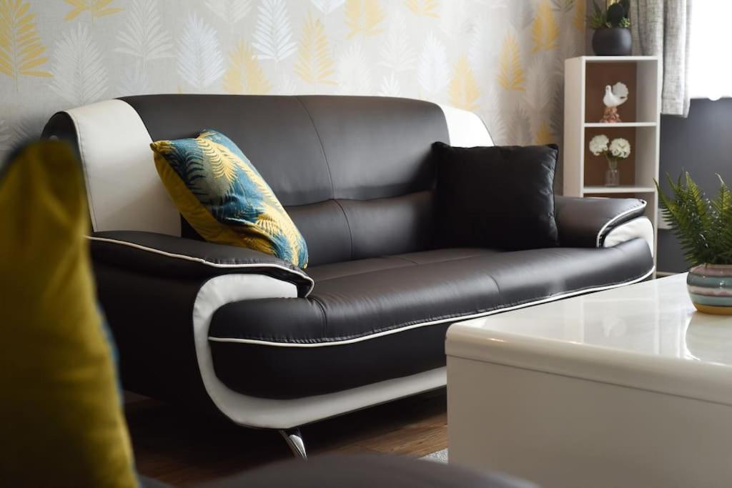 Spacious 4-bed Family House Апартаменты *