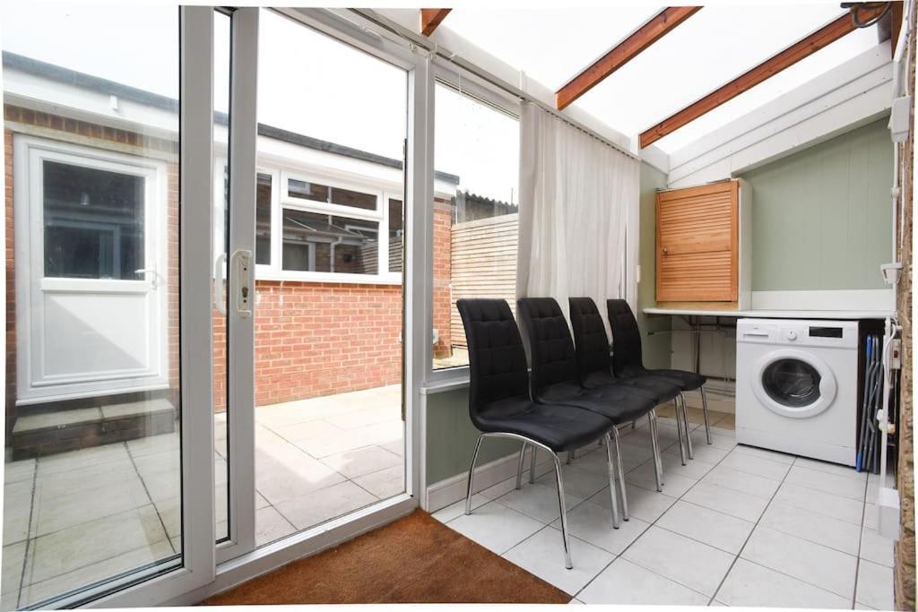 Apartment Spacious 4-bed Family House Portsmouth