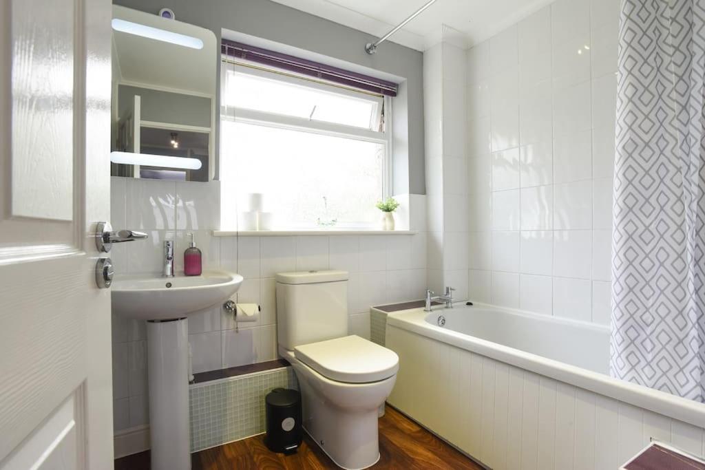 Spacious 4-bed Family House *